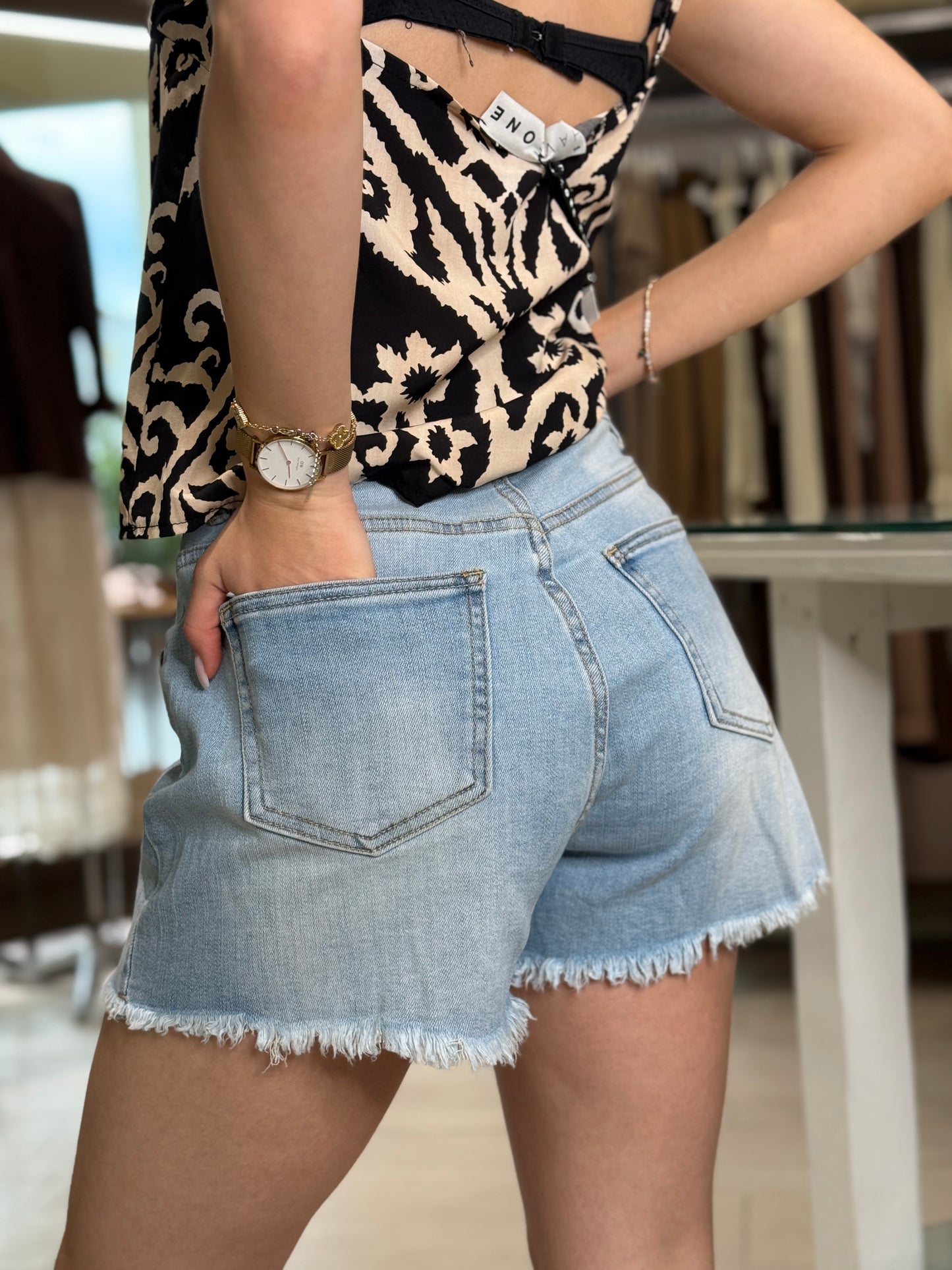 Short sfrangiato