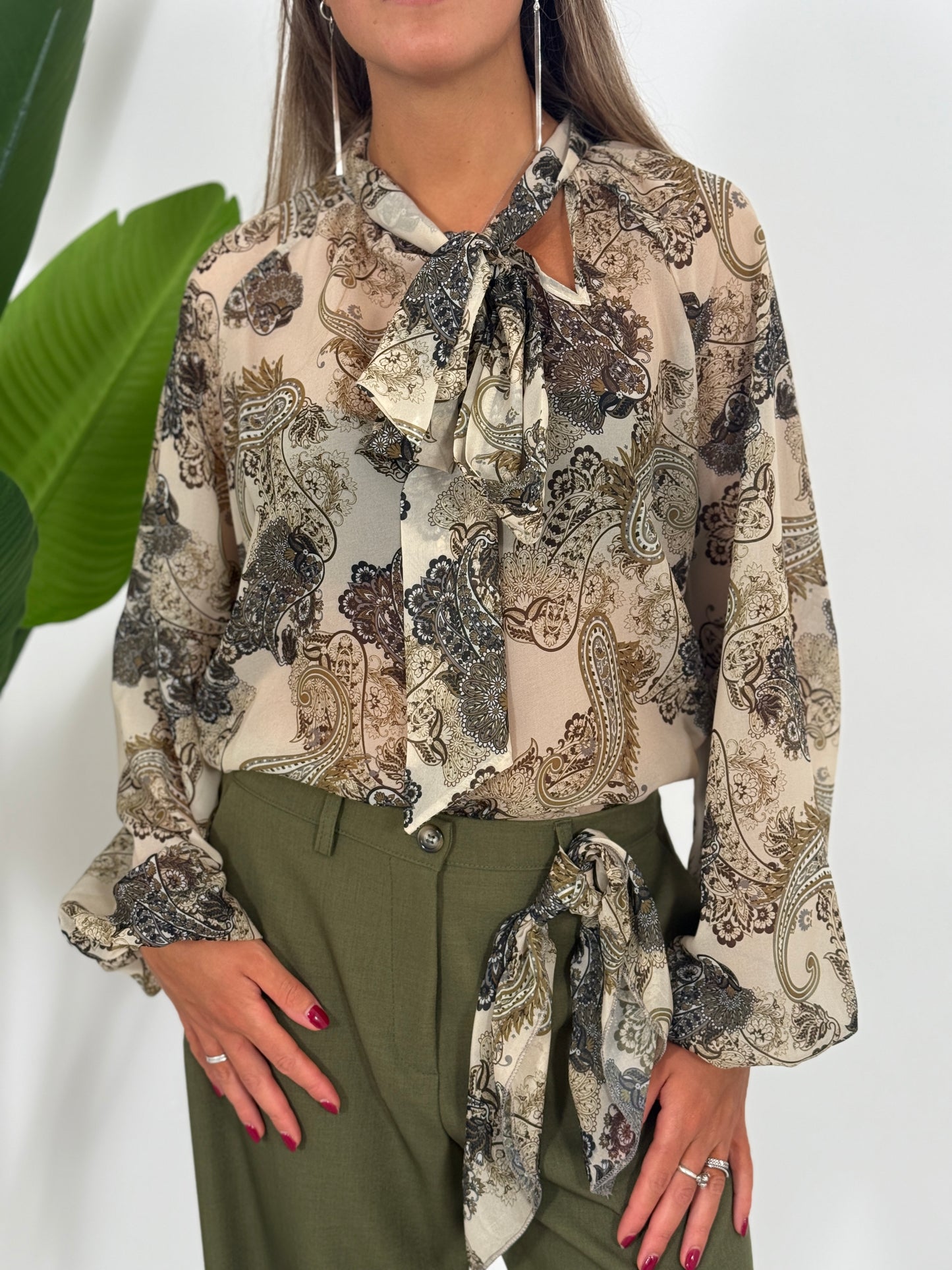 Camicia a fantasia c/fiocco