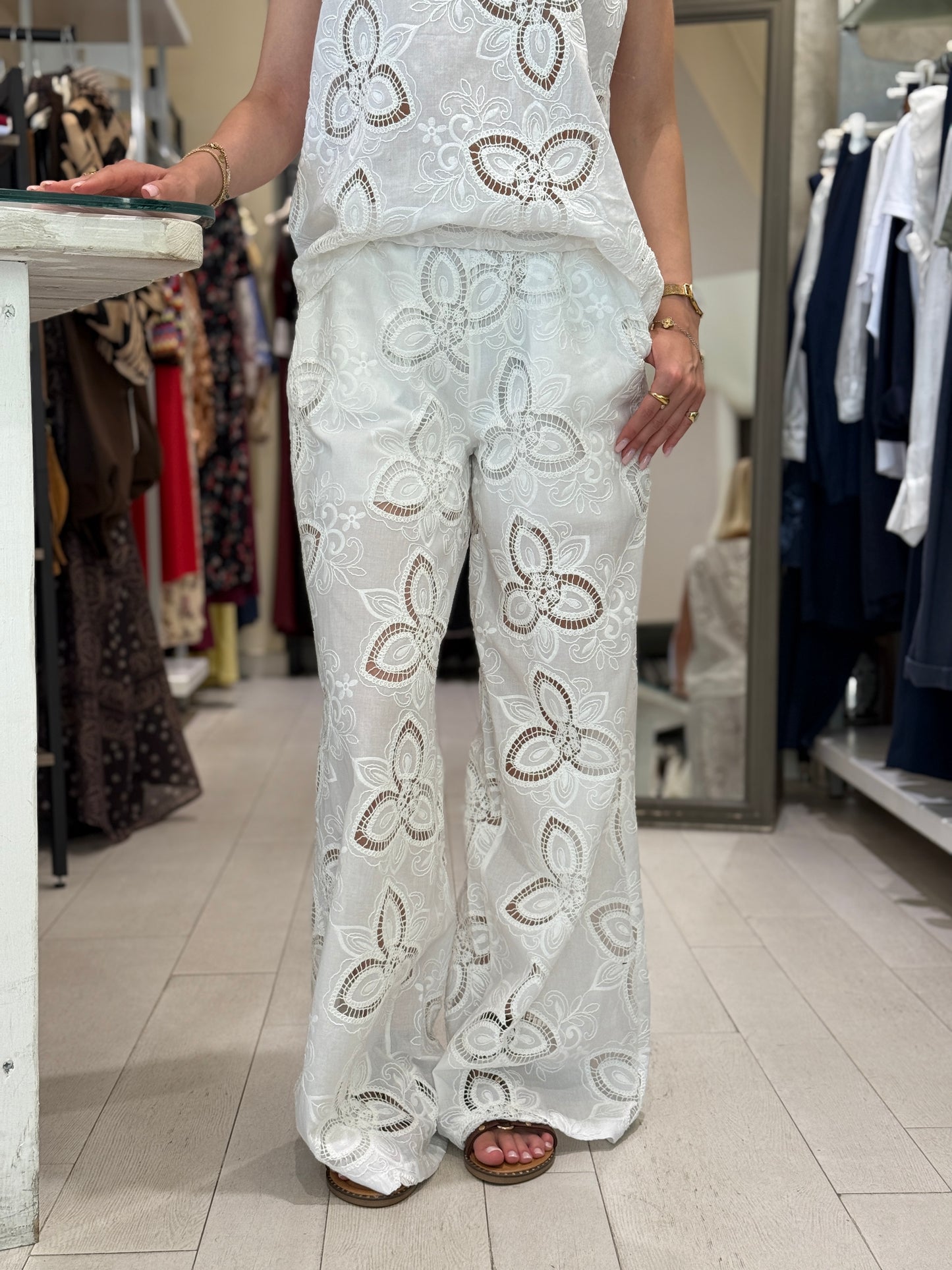 Pantalone mussola ricamata
