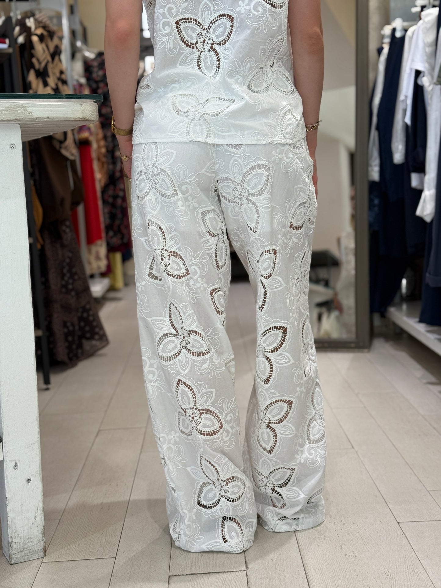 Pantalone mussola ricamata