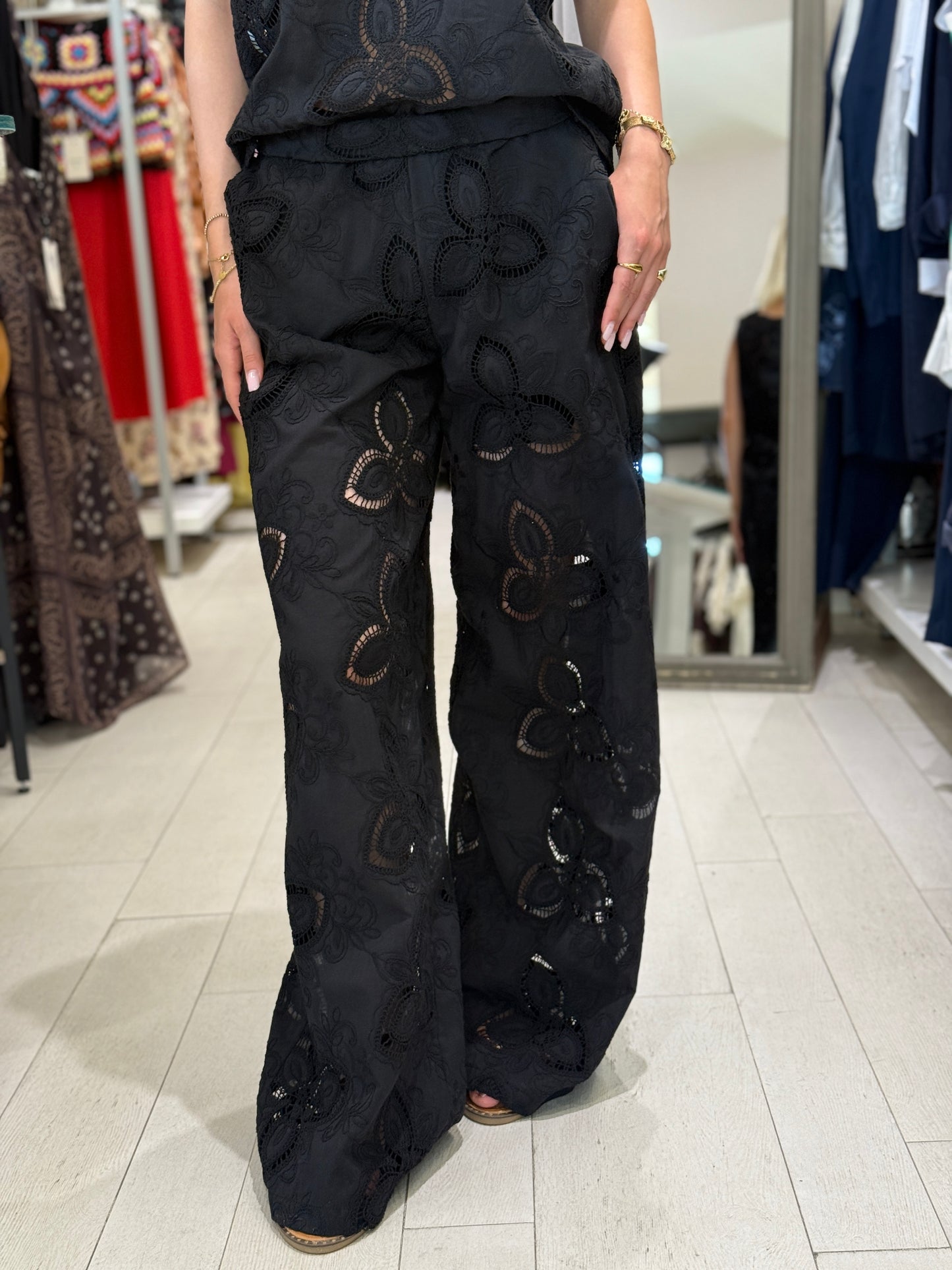 Pantalone mussola ricamata